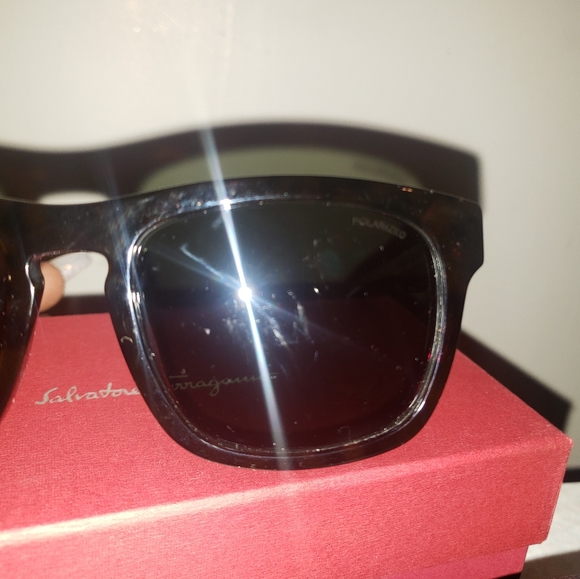 Salvatore Ferragamo polarized tortoise sunglasses - Picture 3 of 4